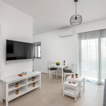 Rhodes Retreat & Getaway Apartments *