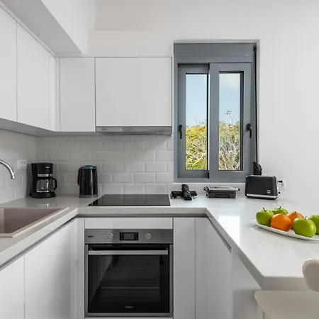 Rhodes Retreat & Getaway Apartments *
